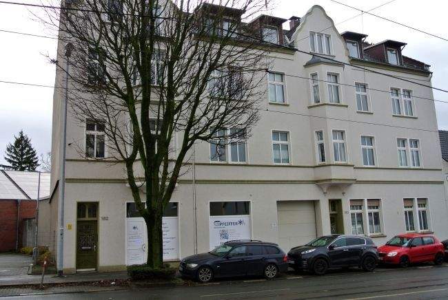 Im massiven beliebten Altbau**Patrizierhaus mit teilweise original Stuck und Erkerzimmer**** 4 zimmer