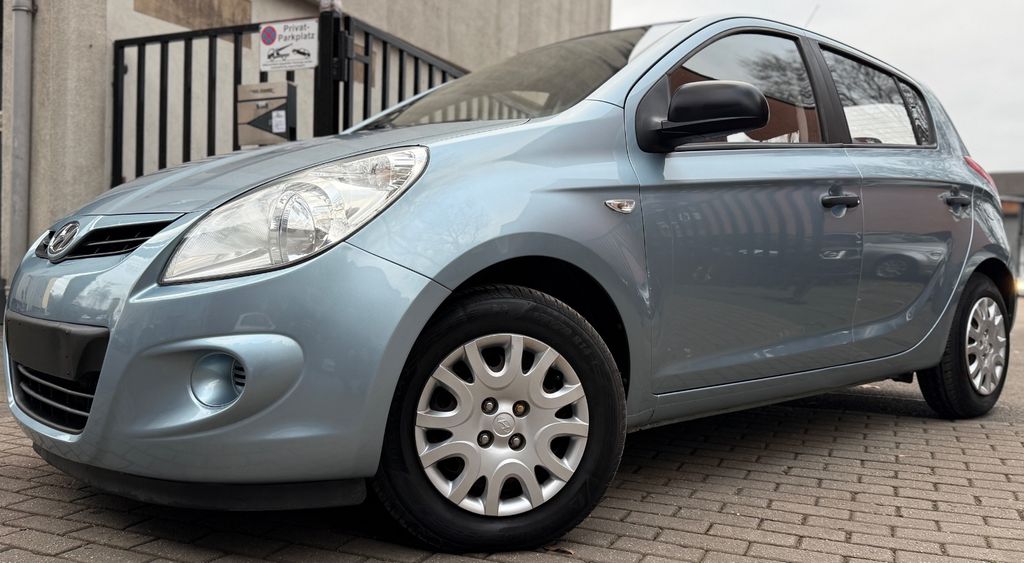 Hyundai i20 122.000 km 3.990 &euro; Duisburg 47166