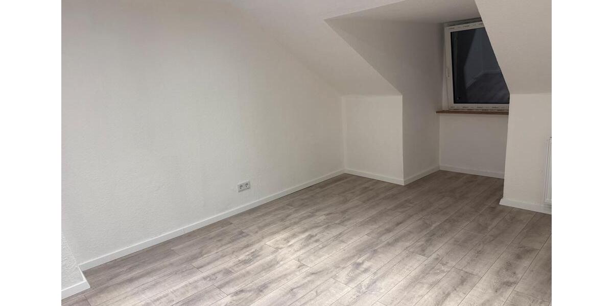 Dachgeschoßwohnung Duisburg Rheinhausen - 4.5 Zimmer, 90 m&sup2;, 900&euro; | Angebot:25142369