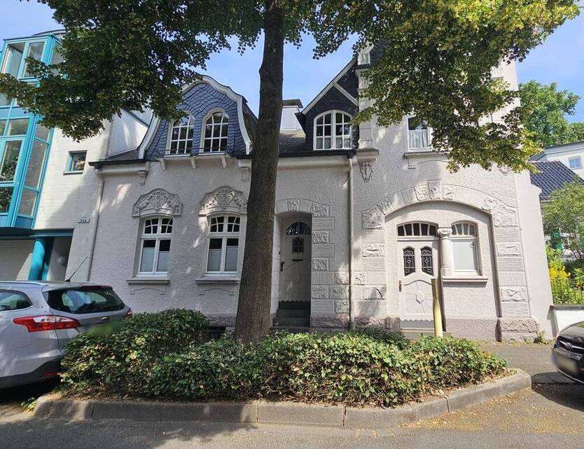 Moderne Architektur trifft auf charmante Baukunst – Häuserensemble aus 2 Einfamilienhäuser, EinliegerWohnung + Fabrikgebäude