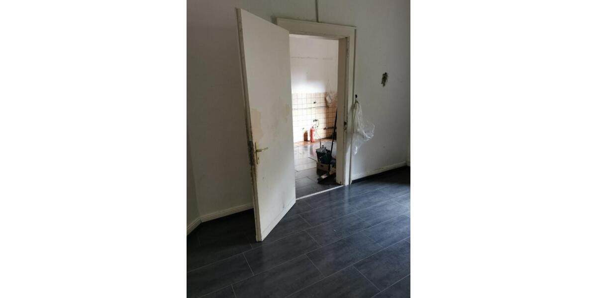 4 Zimmer +1 Durchgangszimmer, ca.108 m2, von priv. zu verm. 5 zimmer