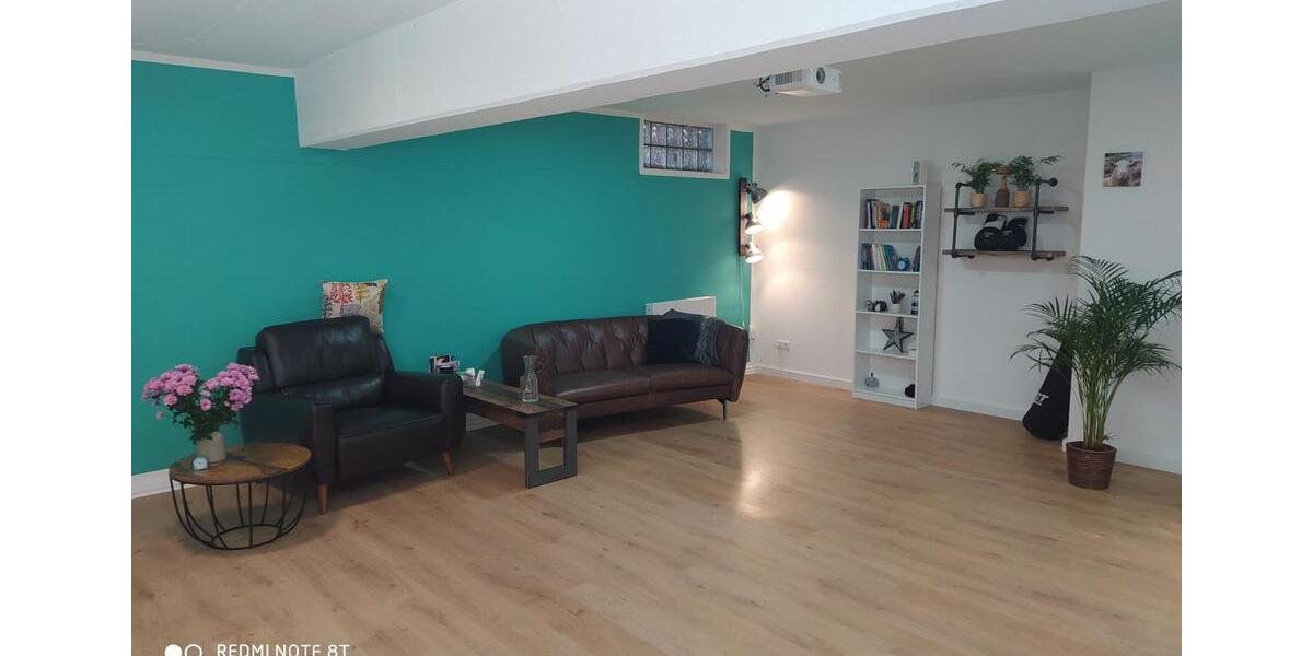 Gem. Büro- oder Praxisräume als kleines Apartment im Souterrain zimmer