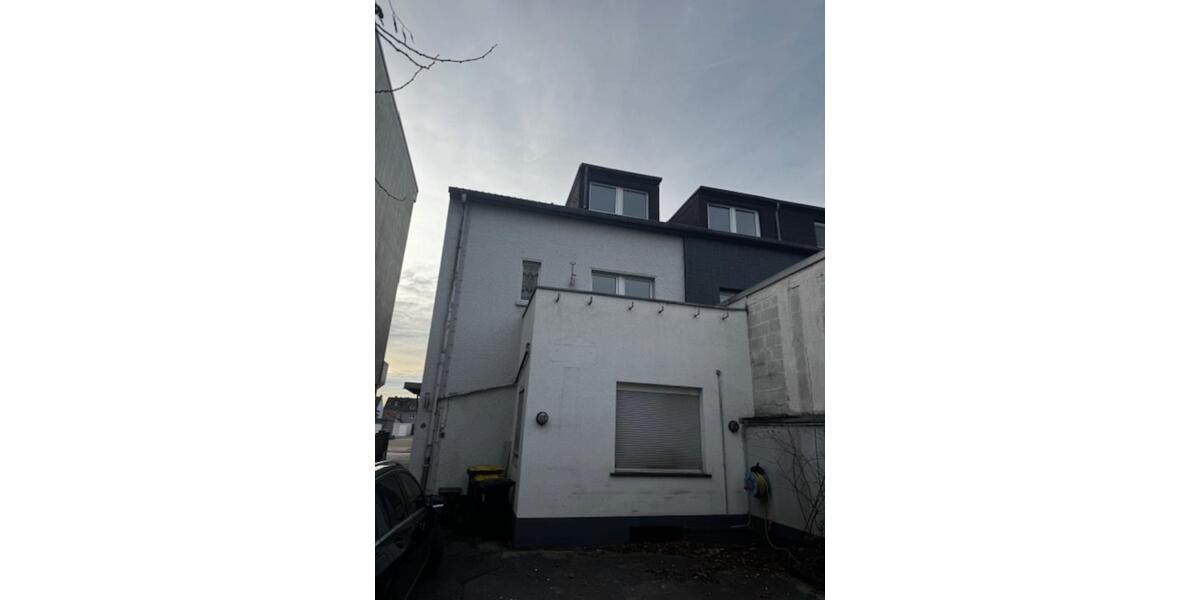 Wohn- und geschäftshaus mit Garagen in Duisburg Buchholz 12 zimmer