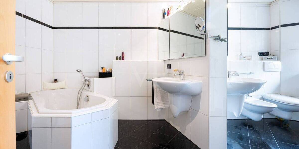 Sonnenverwöhntes Zuhause mit Stil, Sauna und großzügigem Garten 5 zimmer