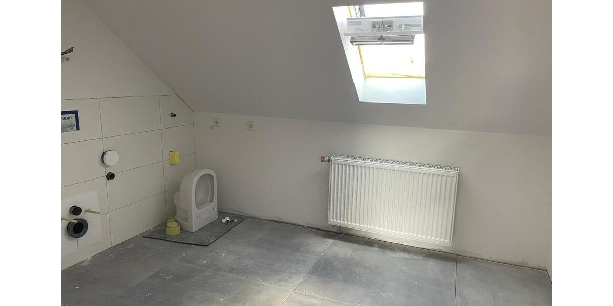 sanierte Dachgeschosswohnung-Besichtigung am 10.12.2025 16:30 Uhr 4 zimmer