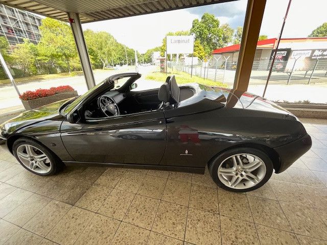 Alfa Romeo Spider 40.679 km 11.900 &euro; Duisburg 47138