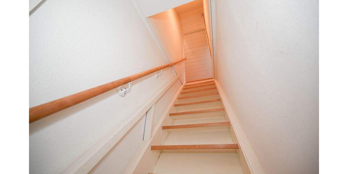 Bruchsteinhaus im Grünen: Gepflegtes Einfamilienhaus mit großem Grundstück in Niederbonsfeld 4 zimmer