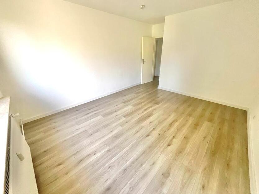 Schöne Erdgeschosswohnungwohnung mit 3 Zimmern und Balkon zimmer
