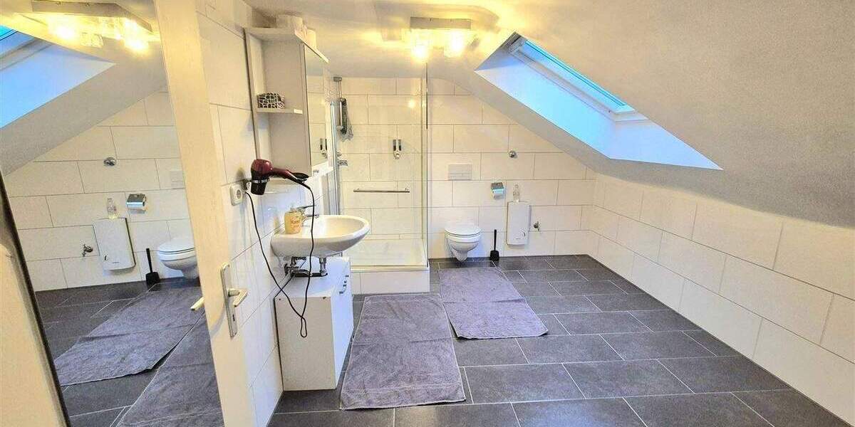 Attraktives Investorenobjekt: Wohn- und Geschäftshaus mit 15 Einheiten, Büro & Restaurant 4 zimmer