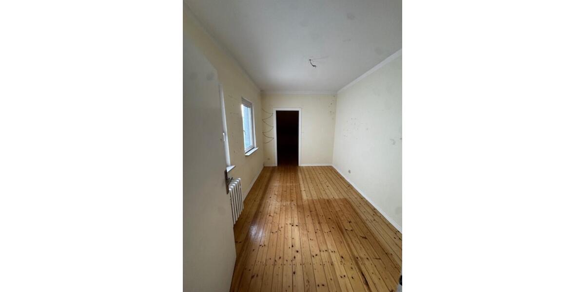 Wohn- und geschäftshaus mit Garagen in Duisburg Buchholz 12 zimmer