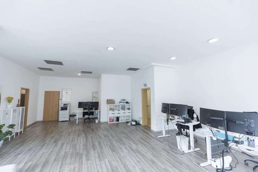 Büro in Neuss 350.000 € 161.64 m²