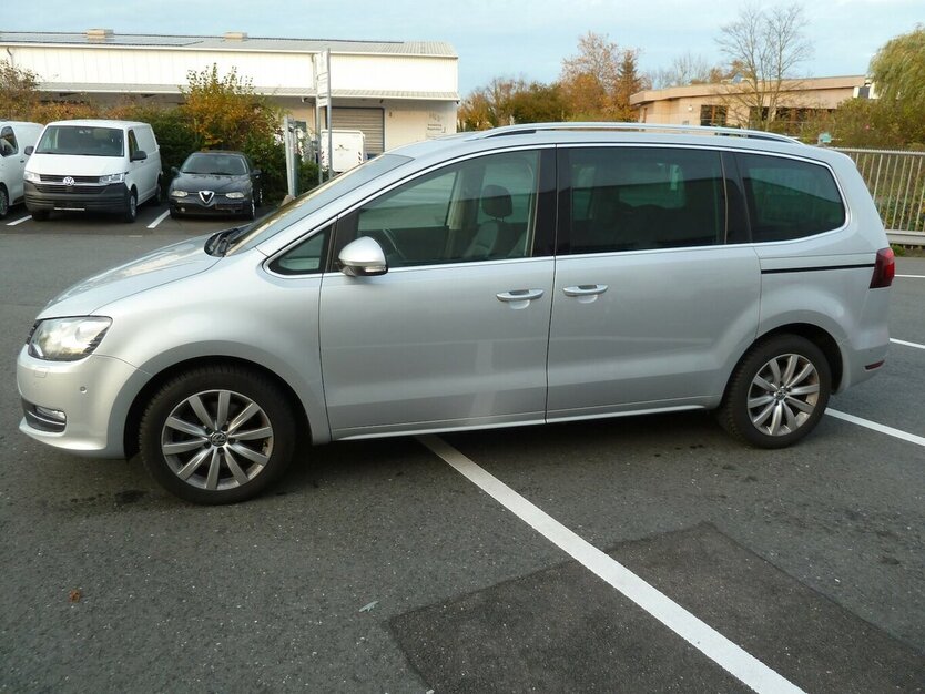 VW Sharan 2.0 TDI DSG Panorama Navi Leder 7 Sitze + 175.000 km 17.900 € Ratingen 40885
