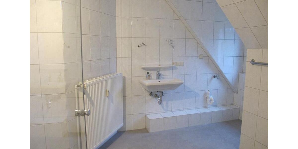 Stadtvilla in Bestlage, eine Wohnung pro Etage, Gartenmitnutzung 3.5 zimmer