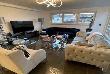 Helle & modernisierte Dachgeschosswohnung in Duisburg-Ruhrort 2 zimmer