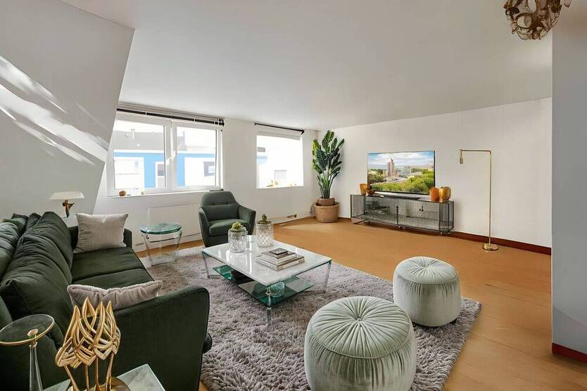 Duissern: Moderne & möblierte 2-Zimmer-ETW mit Parkett, Energieeffizienzklasse C & Top-Lage