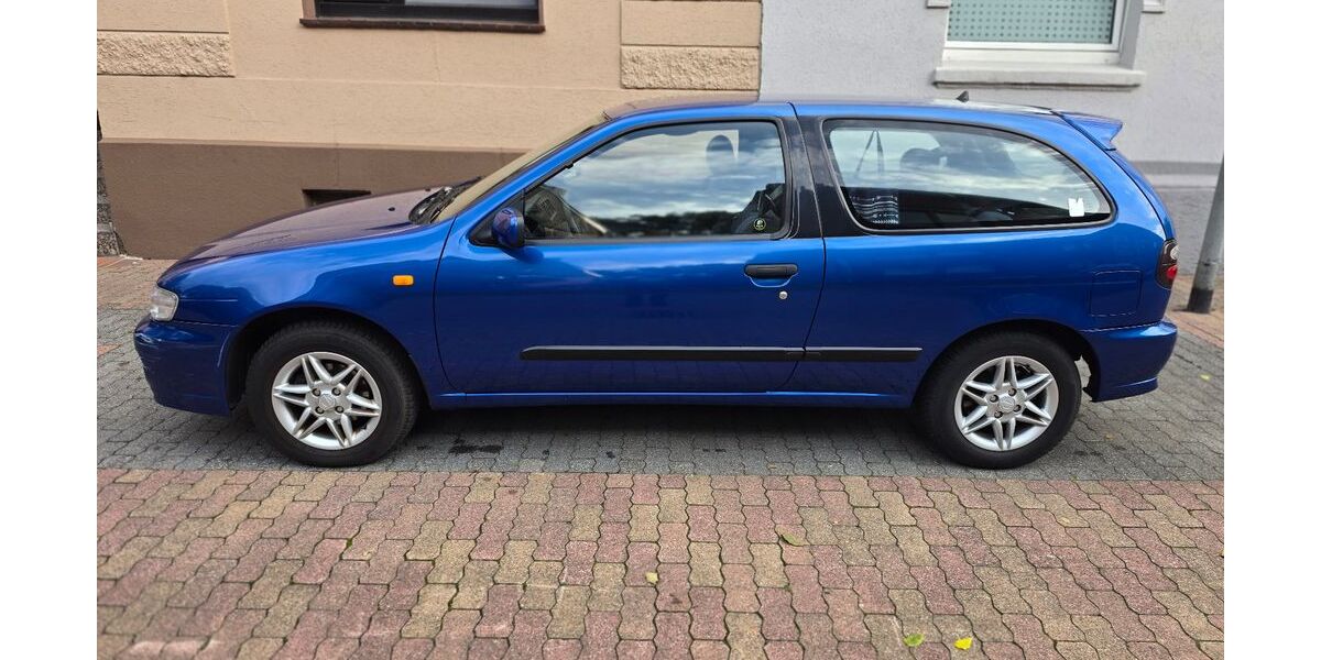 Nissan Almera 24.000 km 4.100 &euro; Oberhausen 46047