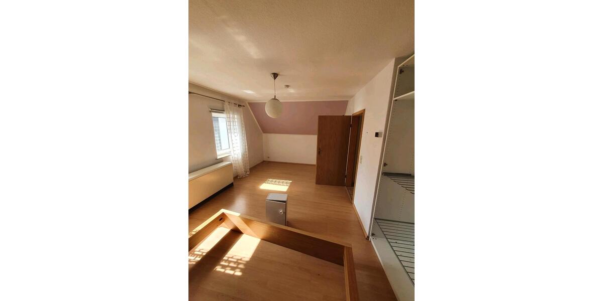 Dachgeschoßwohnung Essen Stadtbezirk VII - 2.5 Zimmer, 68 m&sup2;, 360&euro; | Angebot:25309683