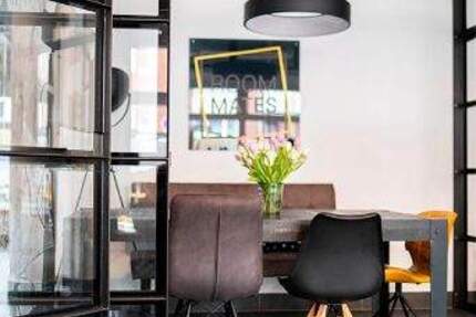 Moderner Schreibtischplatz in vollausgetattetem Büro in Duisburg - All-in-Miete zimmer