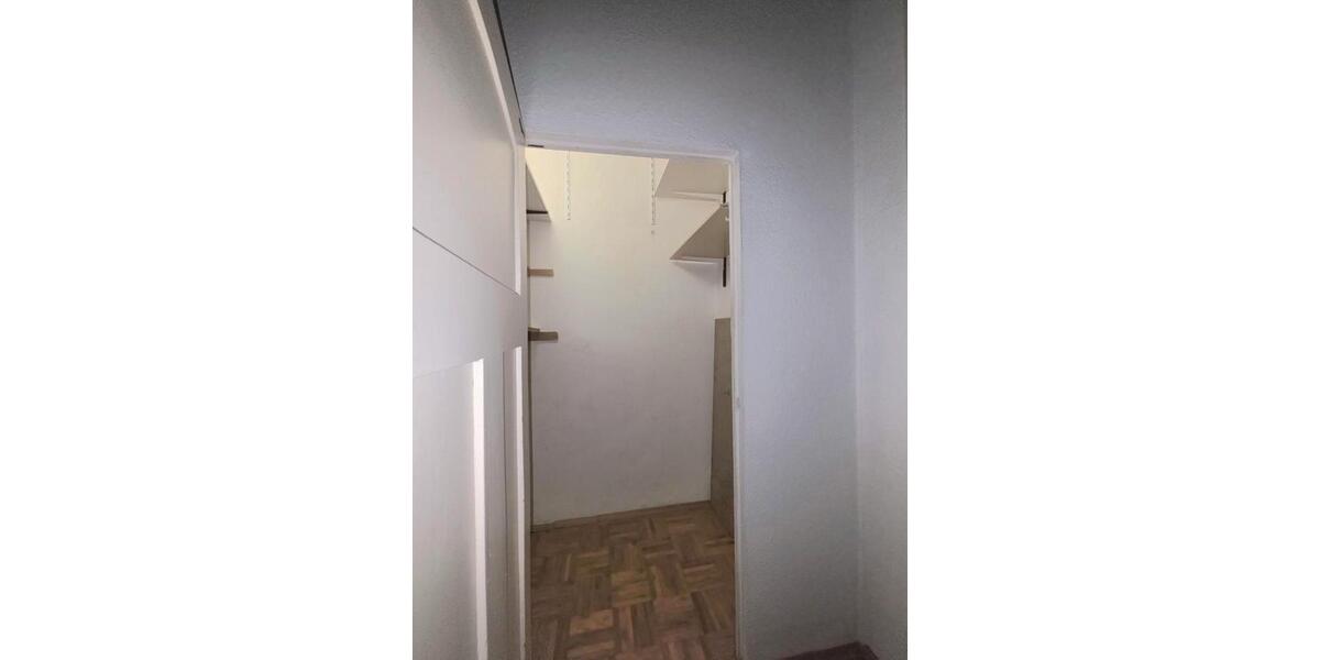 Altbau-Charme: 4,5 Zi. mit Echtholzparkett & sep. Home-Office-Zimmer in Top-Lage (Stadtwald-Nähe) 4 zimmer