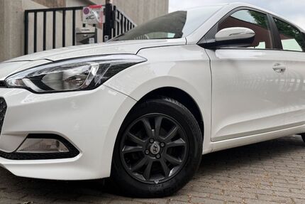 Hyundai i20 61.000 km 8.990 &euro; Duisburg 47166