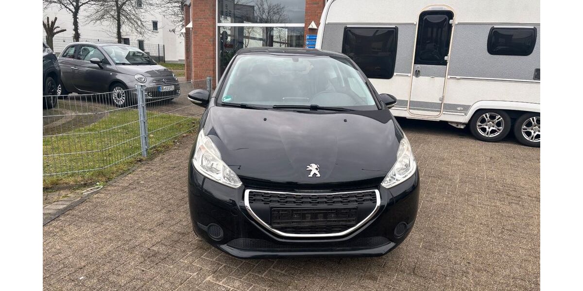 Peugeot 208 69.000 km 5.900 &euro; Oberhausen 46049