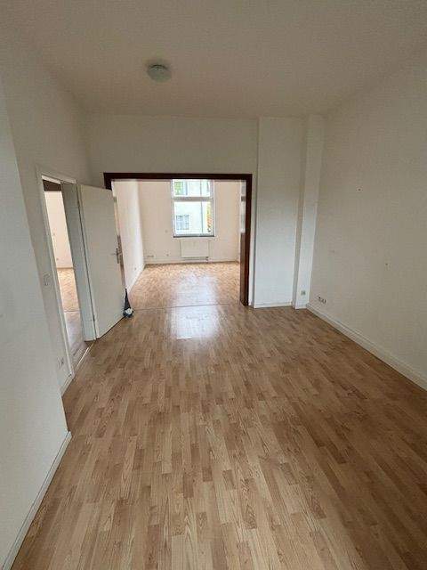 Altbau - 3 Räume - Küche - Duschbad mit Fenster - separates Zimmer auf der gleichen Etage mit Duschbad - Gartennutzung 4 zimmer