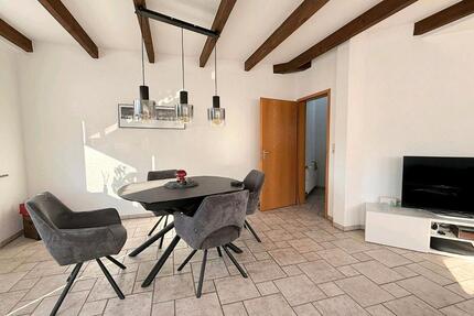 Moderne Maisonette-Wohnung mit Balkon, Einbauküche u. Stellplatz 3.5 zimmer