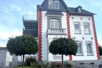 Großzügige 2-Zimmer-Wohnung im hochwertig sanierten Altbau mit traumhaften Bad und Balkon 2 zimmer