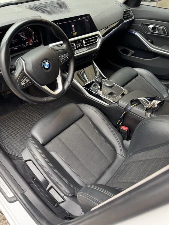 BMW 330i 61.300 km 33.500 € Herne 44623