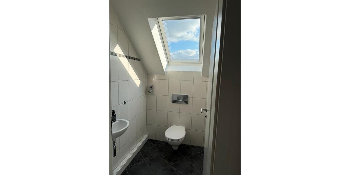 Dachgeschoßwohnung Duisburg Huckingen - 2 Zimmer, 89 m&sup2;, 850&euro; | Angebot:25840854