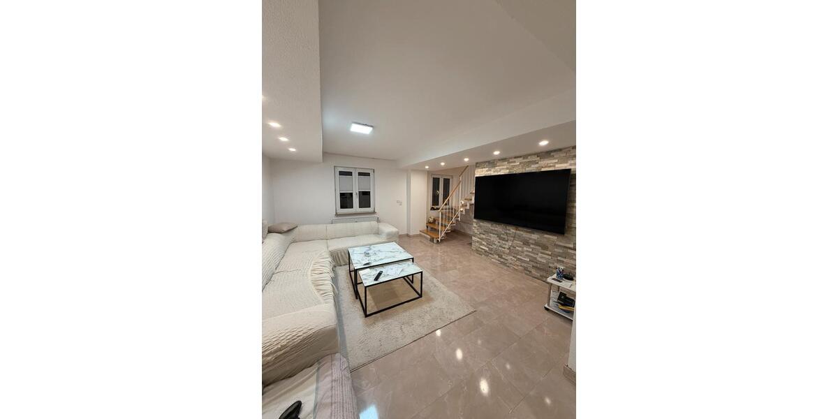 Großzügige 125 qm2 Maisonettewohnung mit 2 Eingängen 5 zimmer