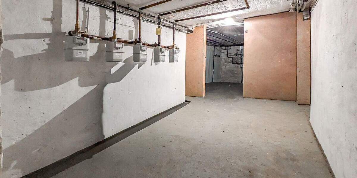 5,5 Zimmer - Terrasse - kernsaniert - inkl. Einbauküche - Stellplatz 5 zimmer