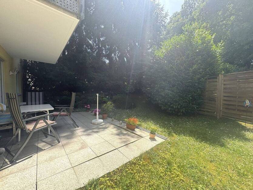 Erdgeschoßwohnung mit zwei Gärten, Garage und Stellplatz!