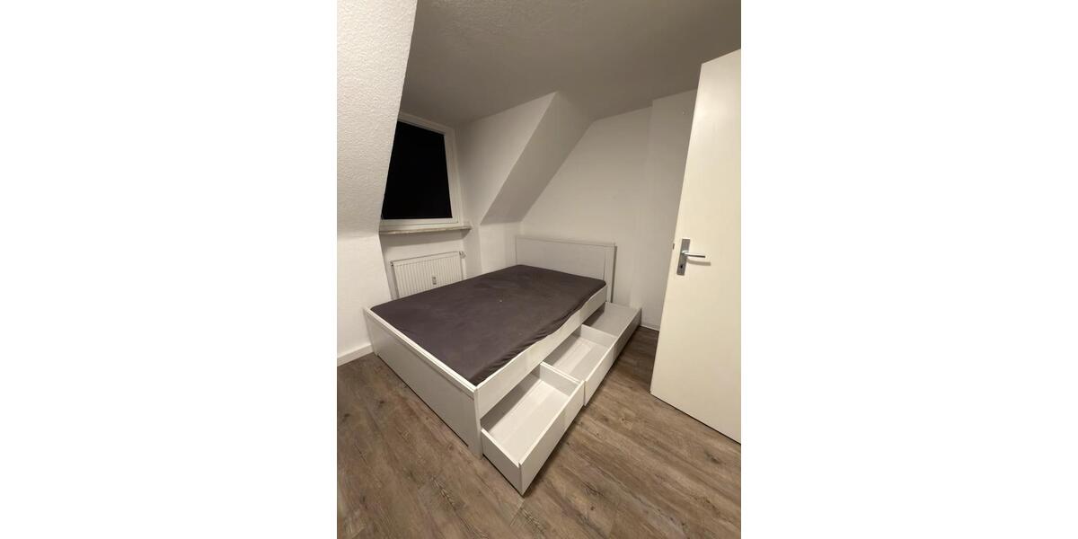 Dachgeschoßwohnung Essen Stadtbezirk VI - 3.5 Zimmer, 72 m&sup2;, 809&euro; | Angebot:24731097