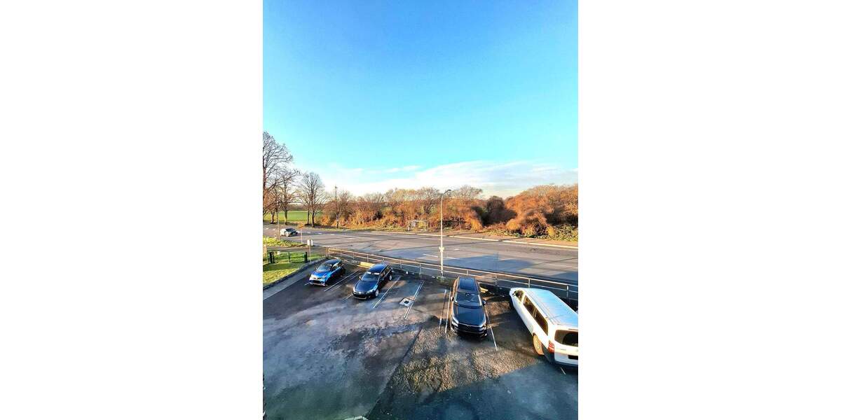 Attraktive 3-Zimmer-Wohnung mit großem Balkon & eigenem PKW-Stellplatz 3 zimmer