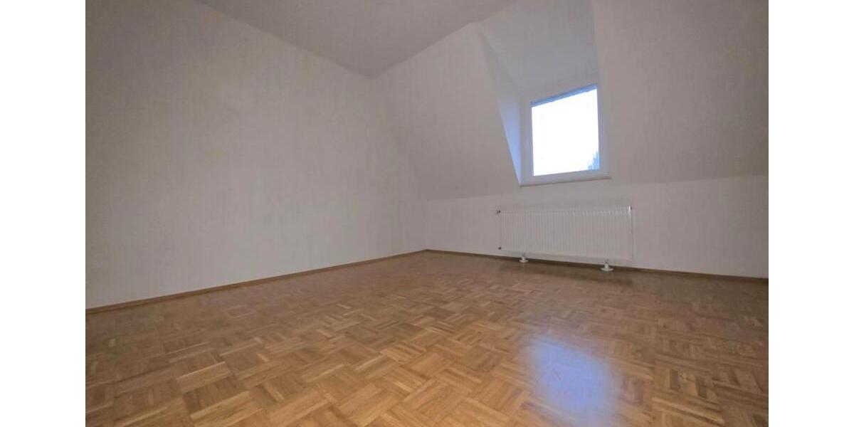 Altbau-Charme: 4,5 Zi. mit Echtholzparkett & sep. Home-Office-Zimmer in Top-Lage (Stadtwald-Nähe) 4 zimmer