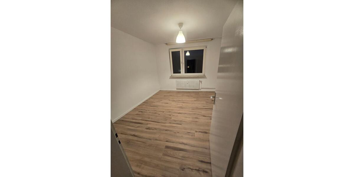 Sanierte 3,5 Zimmer Wohnung mit Einbauküche , Schwarze Heide, 3 zimmer