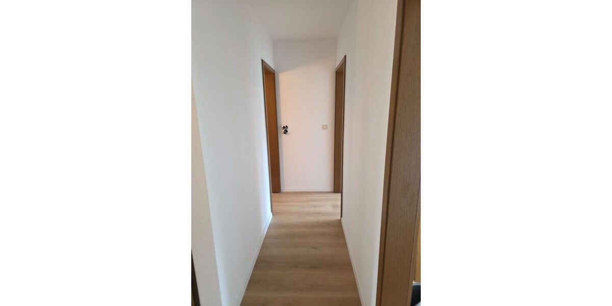 Renovierte 2,5 Zimer-Wohnung mit Aufzug, Balkonkraftwerk, Video-Sprechanlage, Garage (Warmmiete: 1.040 + 100 Garage) - Etagenwohnung Duisburg Meiderich | Angebot:27473556