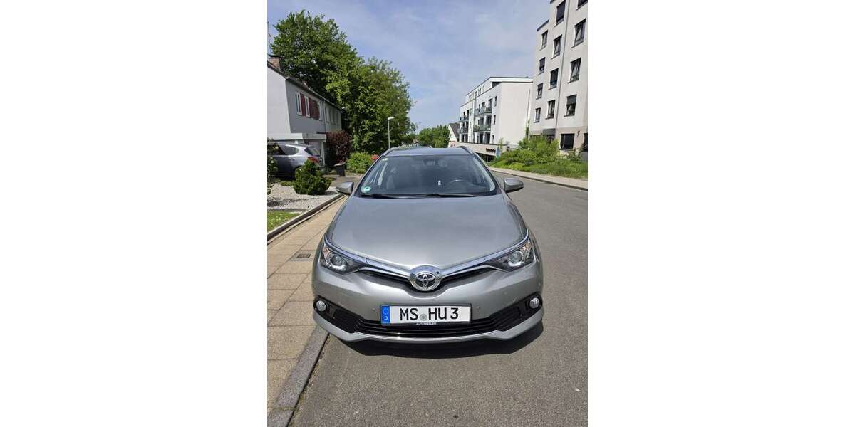 Toyota Auris 191.819 km 9.000 &euro; Essen 45141