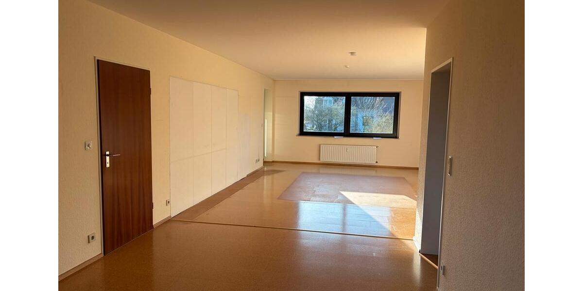 Etagenwohnung Oberhausen Schmachtendorf - 4 Zimmer, 95 m&sup2;, 1.470&euro; | Angebot:25311025