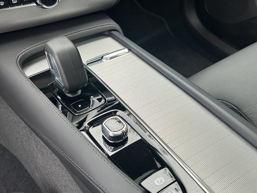 Volvo XC90 T8 Plus Bright AWD H&K Pano Kamera 7-Sitzer 9.987 km 43.900 € Wuppertal 42327