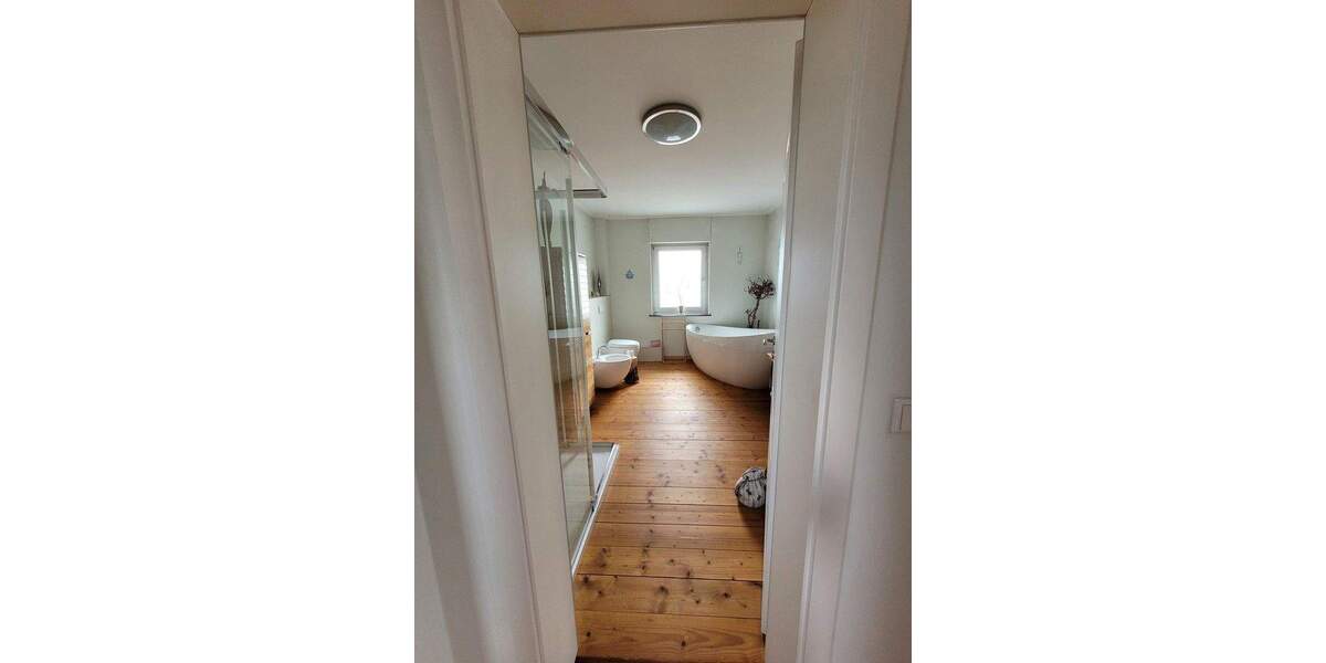 Großzügiges Haus mit auf 800 m² Grundstück mit ca.60 m² naturbelassenen Schwimmteich in Herten 1 zimmer