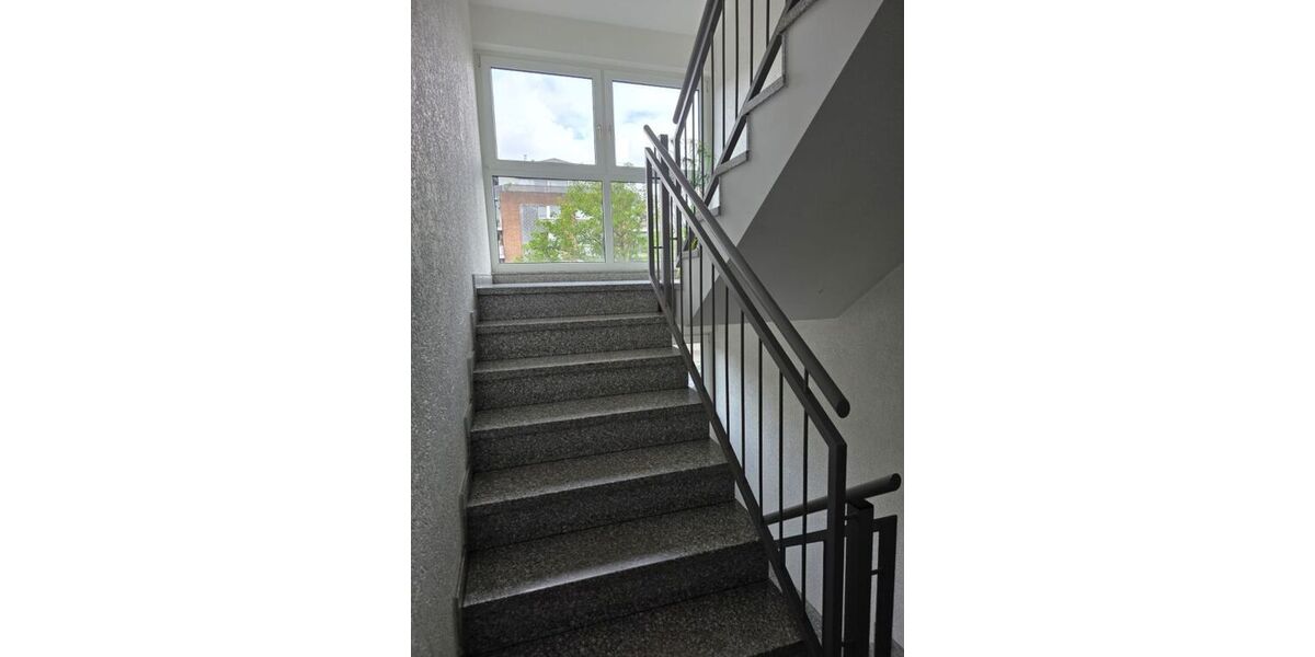 Renovierte 2,5 Zimer-Wohnung mit Aufzug, Balkonkraftwerk, Video-Sprechanlage, Garage (Warmmiete: 1.040 + 100 Garage) - Etagenwohnung Duisburg Meiderich | Angebot:27473556