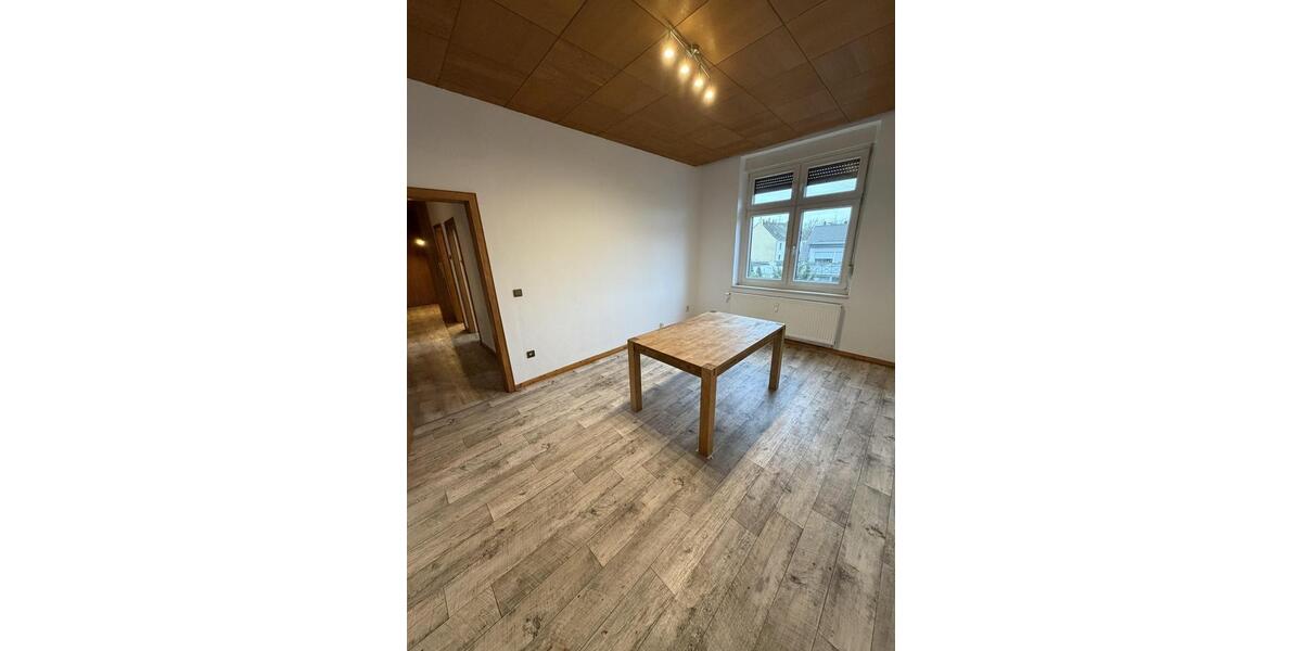 Charmante, frisch renovierte 3-Zimmer-Wohnung mit Balkon in ruhiger Lage von Duisburg-Untermeiderich 3 zimmer