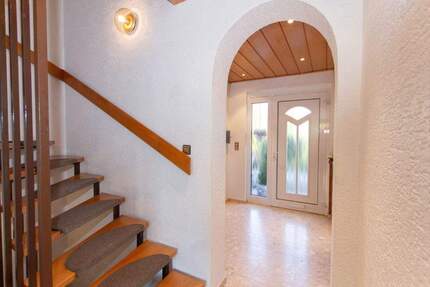 Reihenmittelhaus mit großzügigem Dachgeschoss #Garage #ruhige Lage 5 zimmer