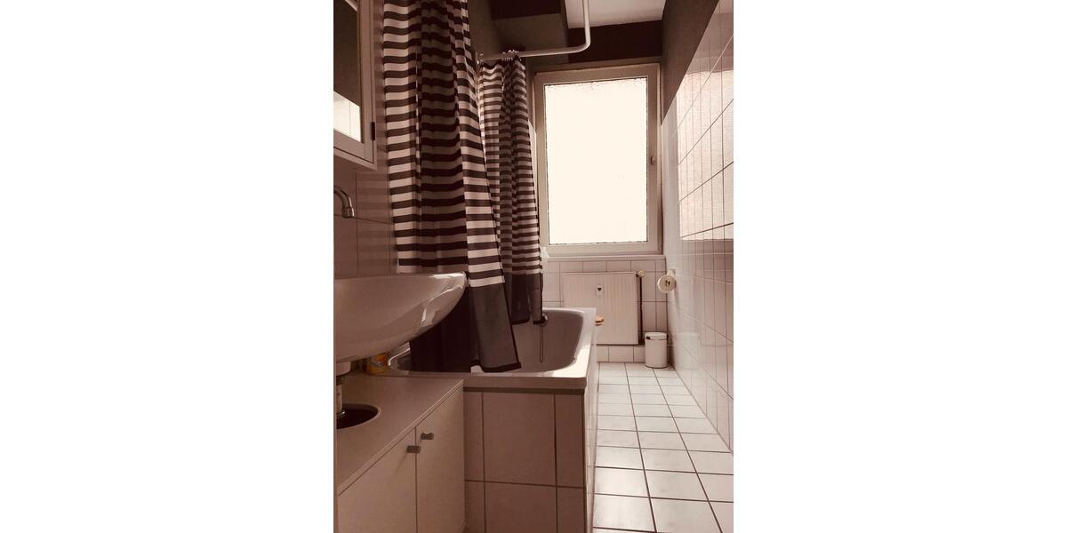 Etagenwohnung Essen Stadtkern - 1 Zimmer, 34 m&sup2;, 900&euro; | Angebot:24480082