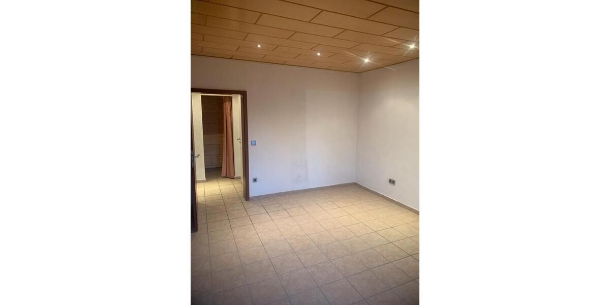 Helle Zweieinhalbzimmer-Wohnung im 1. OG mit 64 m2 2 zimmer