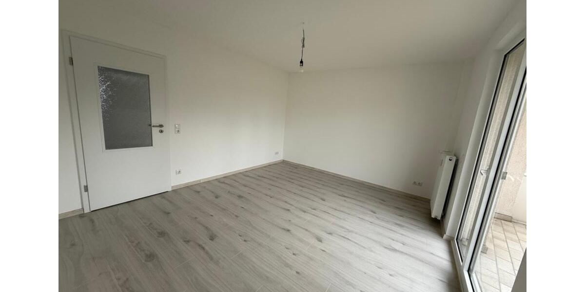 freie kompl. san. ETW 3 Raum KDB 1.OG Balkon 58,2 qm 6 FH E-Horst 3.5 zimmer
