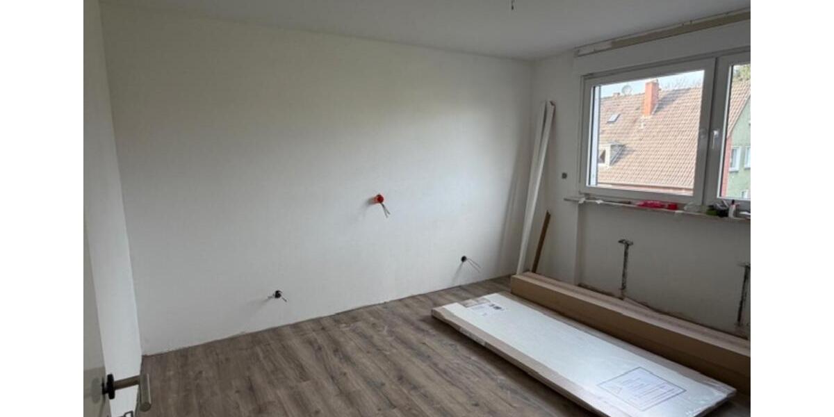 Sonnige 2,5 Zi. Wohnung m. Balkon, frisch saniert 2.5 zimmer