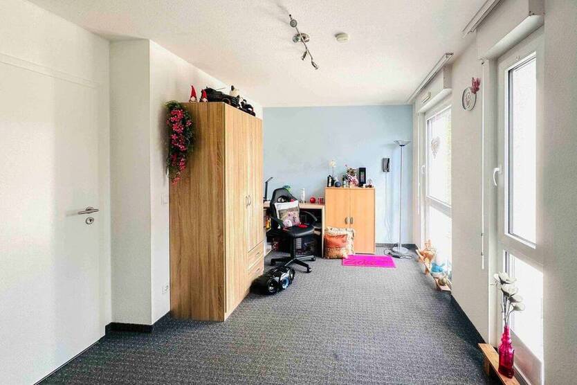 Modernes Reihenmittelhaus mit kleinem Garten und Einzelgarage in Ratingen - KfW 70 Effizienz!